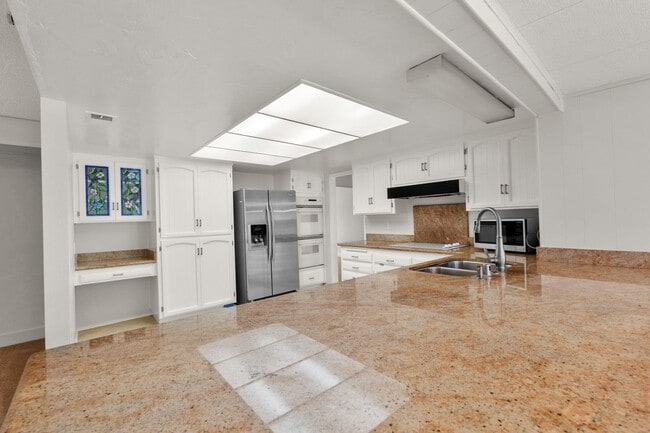 Building Photo - 6415 Lochmoor Dr