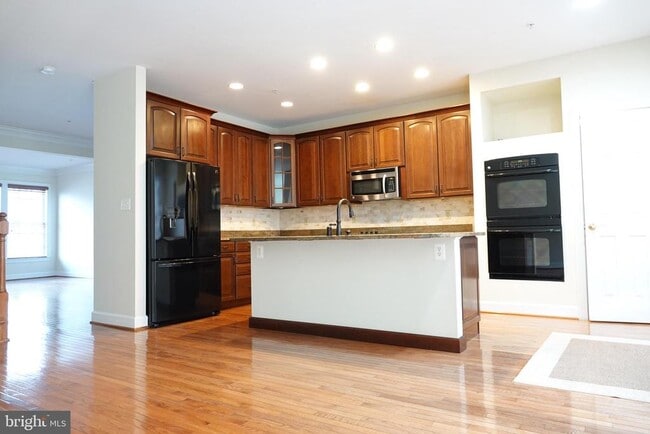 Building Photo - 1112 Pleasant Dr