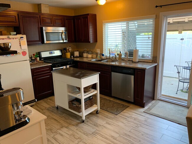 Building Photo - 8 Raleigh