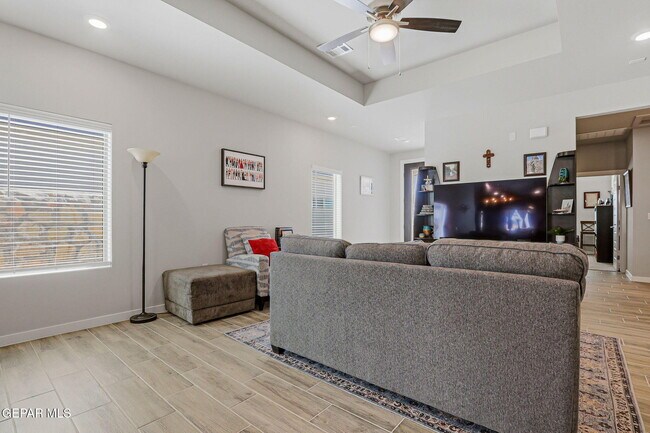 Building Photo - 51049 Fox Trl Ave