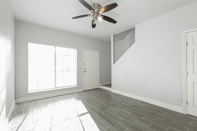 Building Photo - 8703 Victorian Village Dr