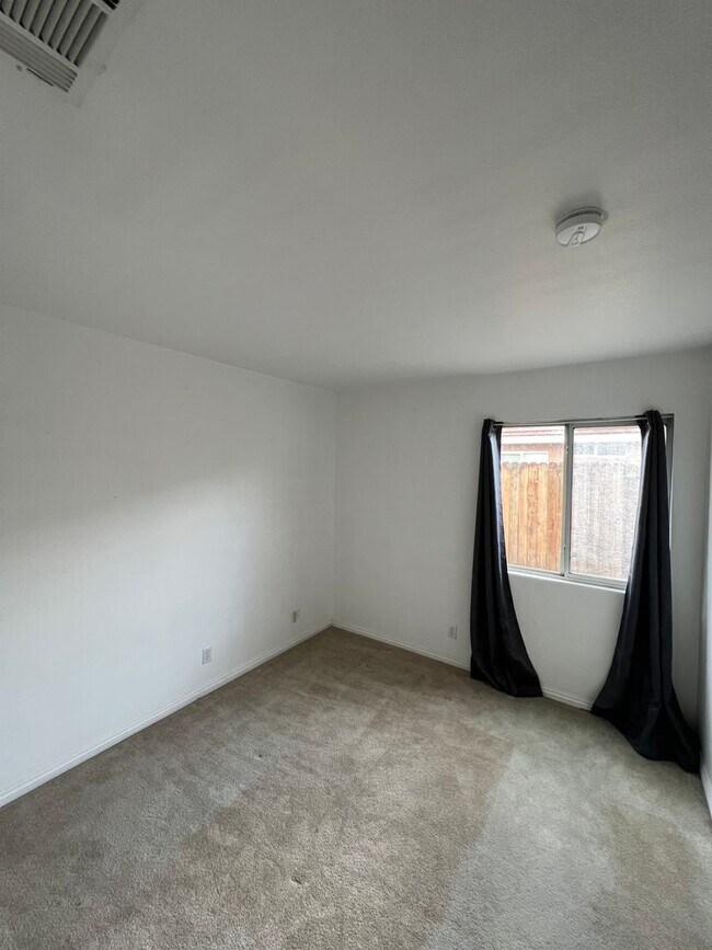 Building Photo - 5911 Golden Sunset Ct