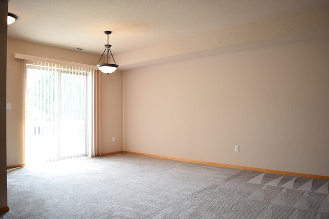 Building Photo - No Screening Fees! Beautiful 3 bed 2.5 bath townhome for rent!