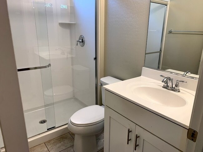 Building Photo - 4 BEDROOM PLUS LOFT, BUILT IN BBQ WITH COMMUNITY POOL