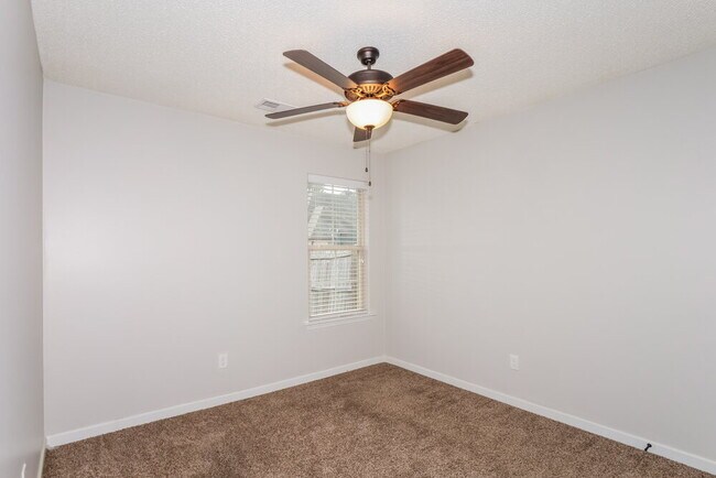 Building Photo - 9455 Darren Cir S