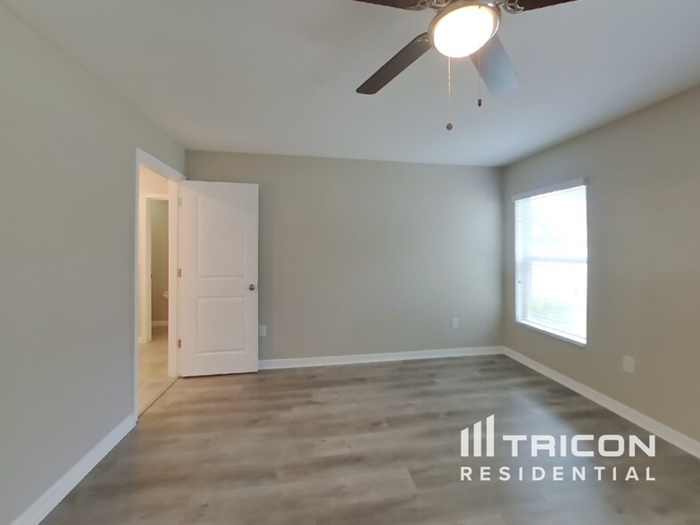 Building Photo - 10242 Strawberry Tetra Dr