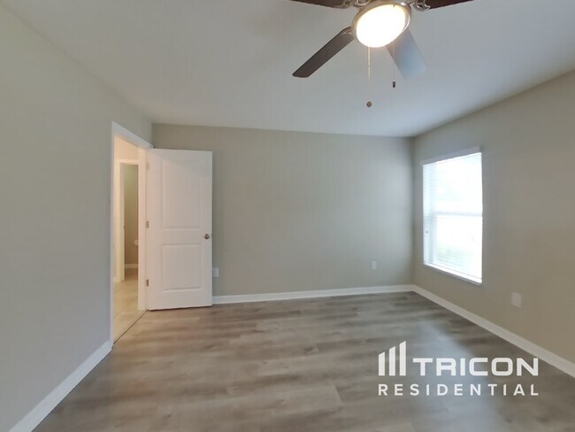 Building Photo - 10242 Strawberry Tetra Dr