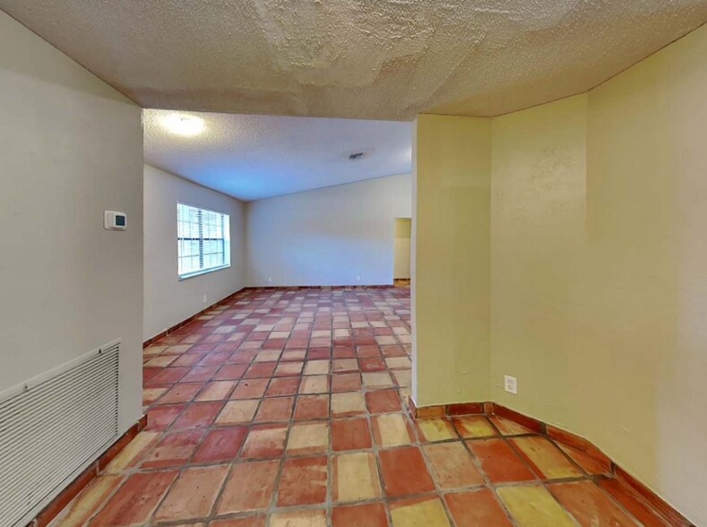 Building Photo - 6408 NW 33rd Terrace