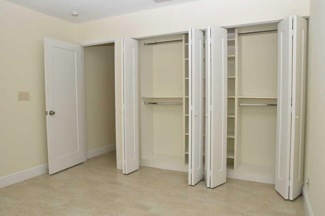 Building Photo - 6735 Lago Vista Terrace