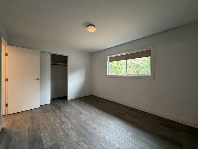 Building Photo - 2354 SE 48th Av