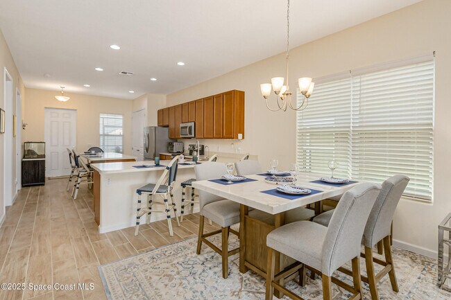 Building Photo - 724 Carlsbad Dr