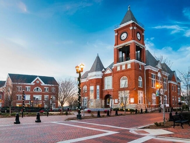 Building Photo - 34 Persian Ivy Way