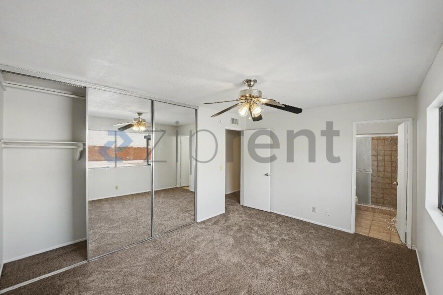 Building Photo - Unit