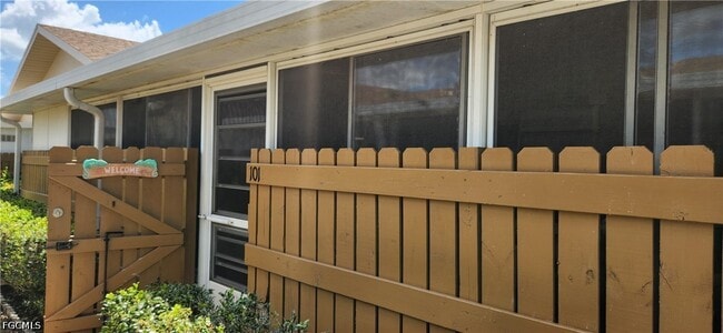 Building Photo - 15610 Crystal Lake Dr