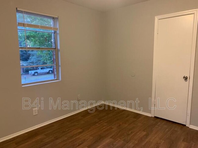 Building Photo - 3025 Sprucewood Dr