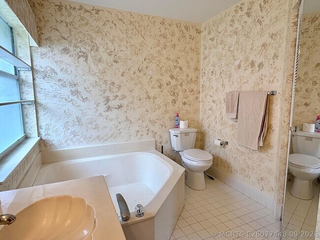 Building Photo - 7702 Majestic Palm Dr