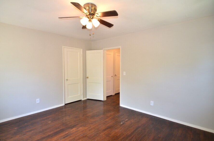Building Photo - 3029 Auten Ave