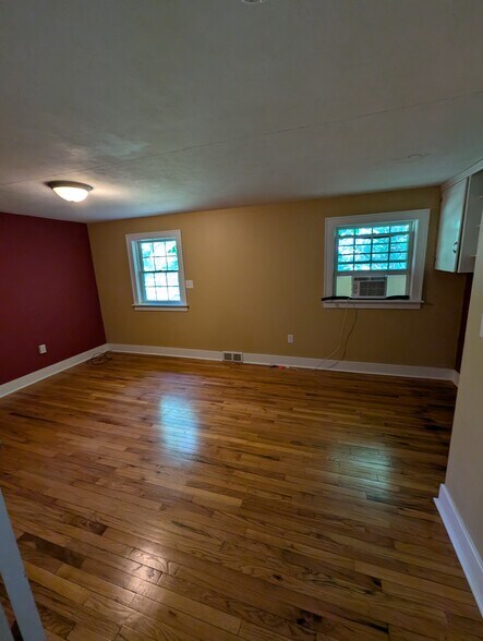 Building Photo - 111 Spring Hill Lane