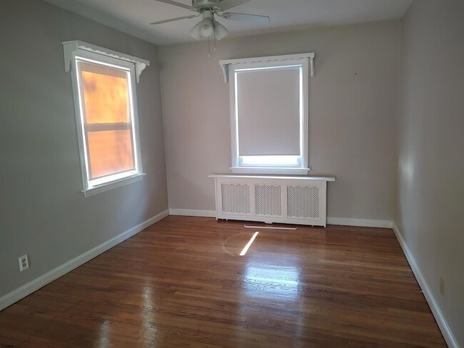 Building Photo - 3005 Fernwood Ave