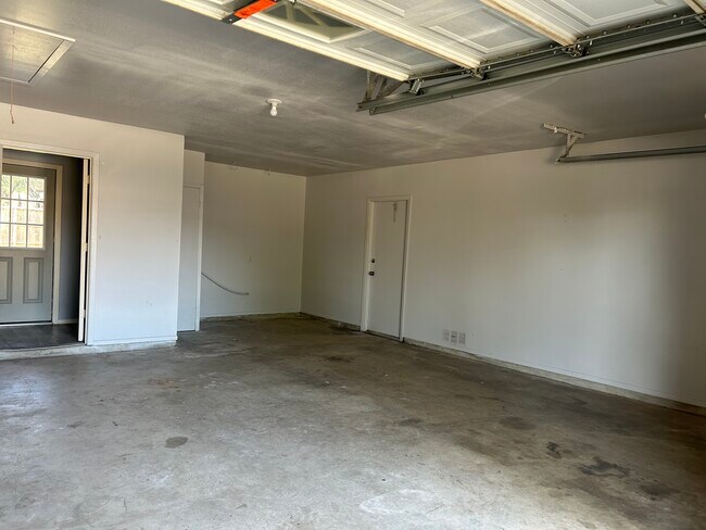 Building Photo - 1315 White Rock Dr