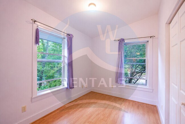 Building Photo - 104 Loveland Vis