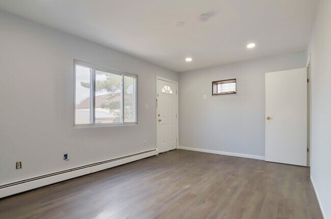 Building Photo - 73 Wales Ave