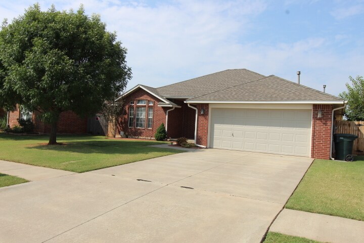 Building Photo - 620 Eastview Dr