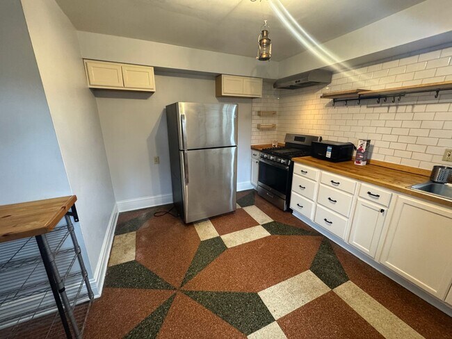 Building Photo - Charming 5BR Home in the Heart of Pittsbur...