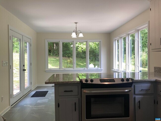 Building Photo - 14150 James River Rd