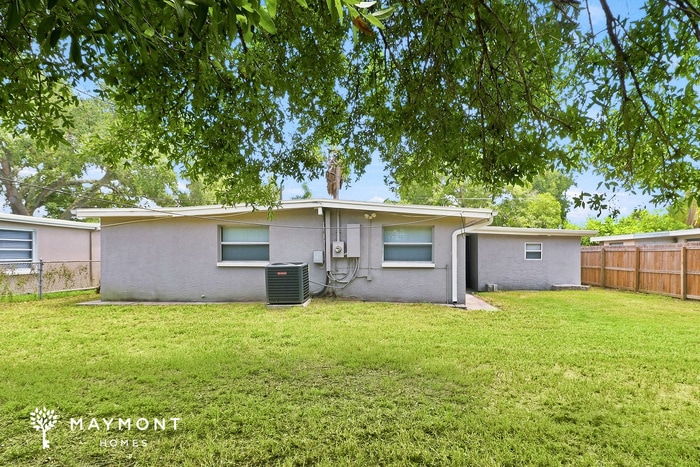 Building Photo - 2156 Alemanda Dr