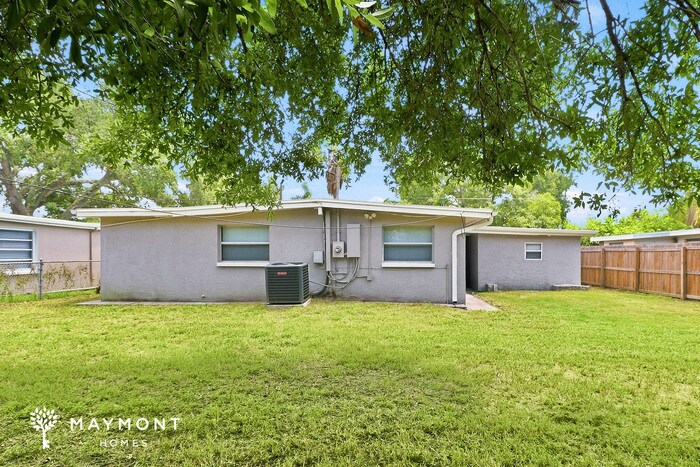 Building Photo - 2156 Alemanda Dr