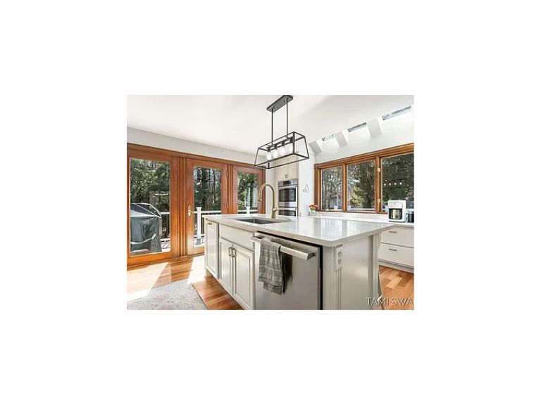 Kitchen - 17756 Brucker St