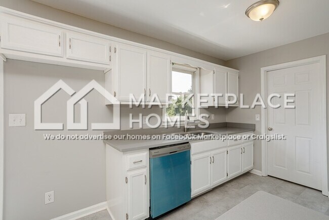 Building Photo - 416 Sandburg Dr