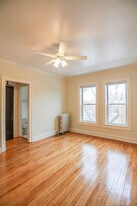 Building Photo - 5011 N Damen Ave