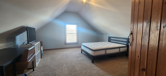 Bedroom 2 (Top of stairs on right) - 1 Old Manchester Rd