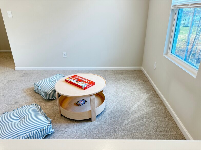 Upstairs flex space - 122 Grove Hill Ter