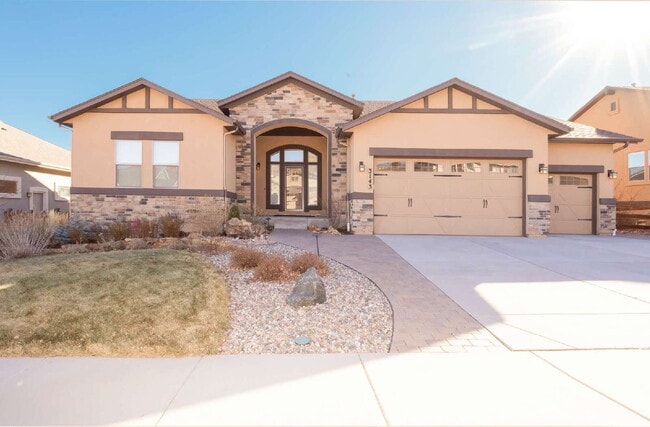 Primary Photo - Stunning 3-Bed, 3-Bath Retreat with dedica...