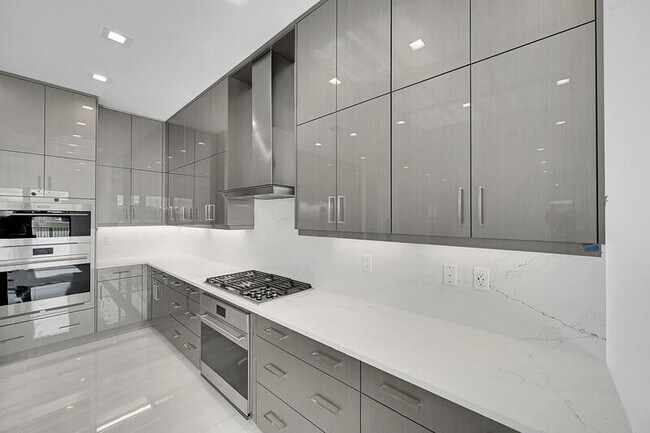 Building Photo - 9979 Migration Pt