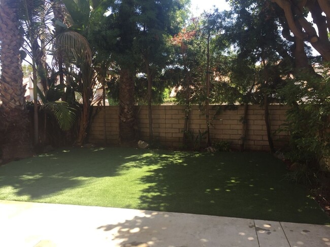 Building Photo - Remodeled 2 bedroom 1 bathroom with large ...