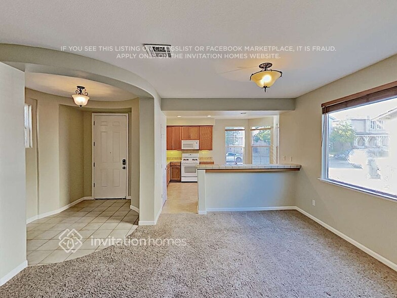 Building Photo - 2405 White Dr
