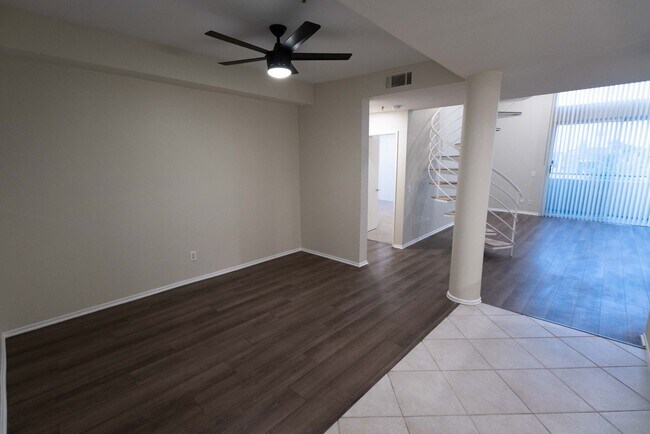 Interior Photo - 4532 Murietta Ave
