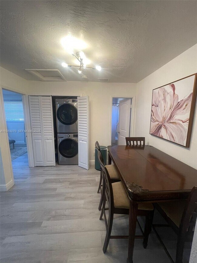 Building Photo - 1736 N 16th Ct