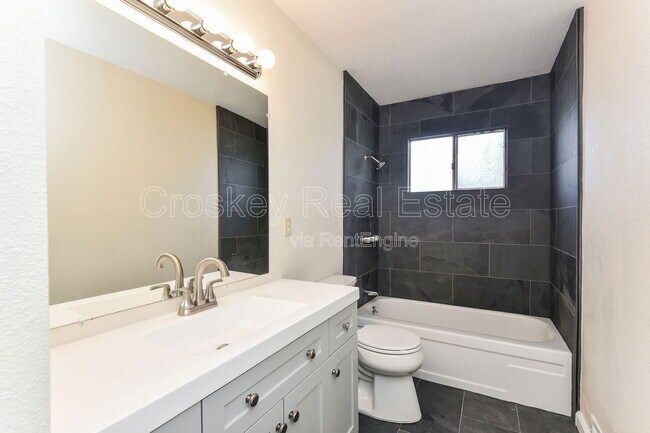 Building Photo - 1249 Ventura Dr