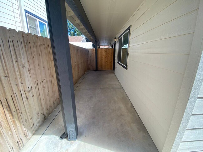 Building Photo - 1540 Park St