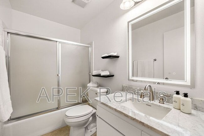 Building Photo - 2290 N Victoria Rd