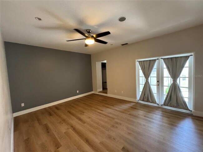 Building Photo - 107 S Deerwood Ave
