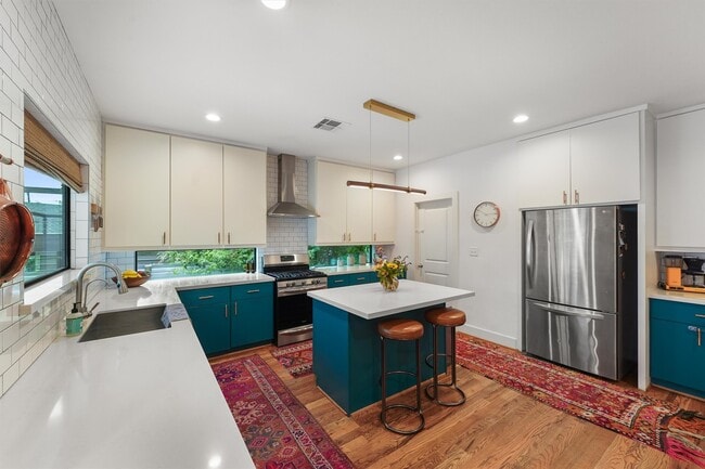 Building Photo - 2708 Kennedy St