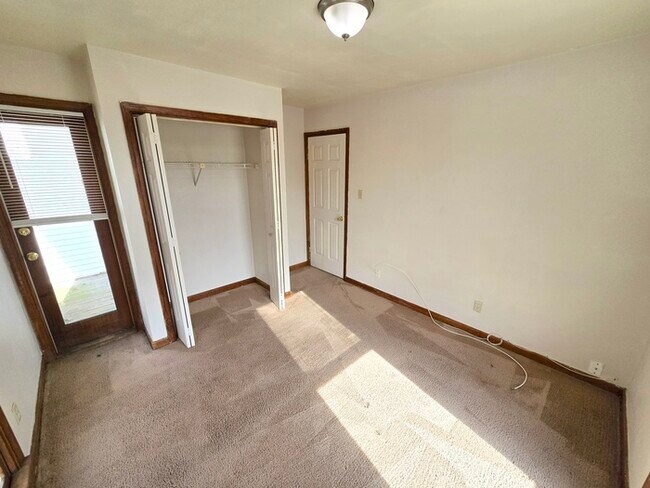 Building Photo - 2-STORY CONDO IN HEART OF PORTSMOUTH! 2 BED/2 BATH!