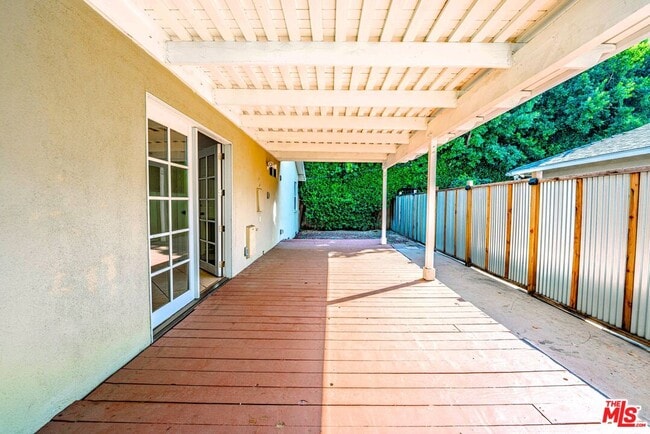 Building Photo - 5353 Don Pio Dr