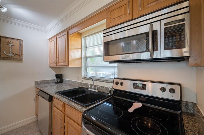 Building Photo - 3360 S Osprey Ave